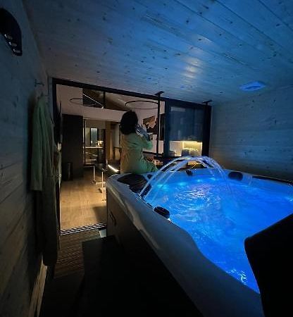 Les Suites De Stanislas Jacuzzi & Spa Nancy Esterno foto