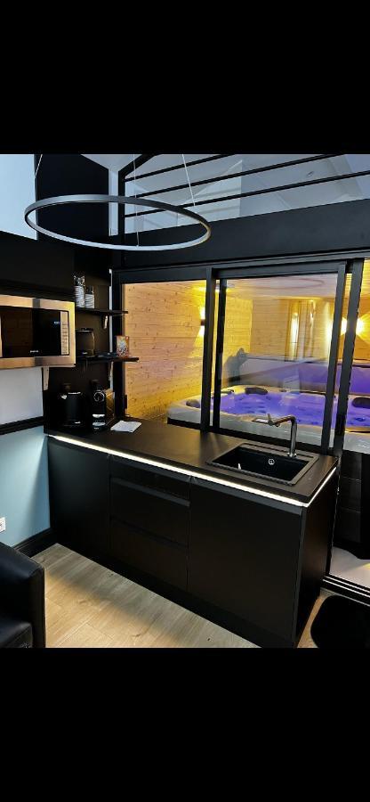 Les Suites De Stanislas Jacuzzi & Spa Nancy Esterno foto