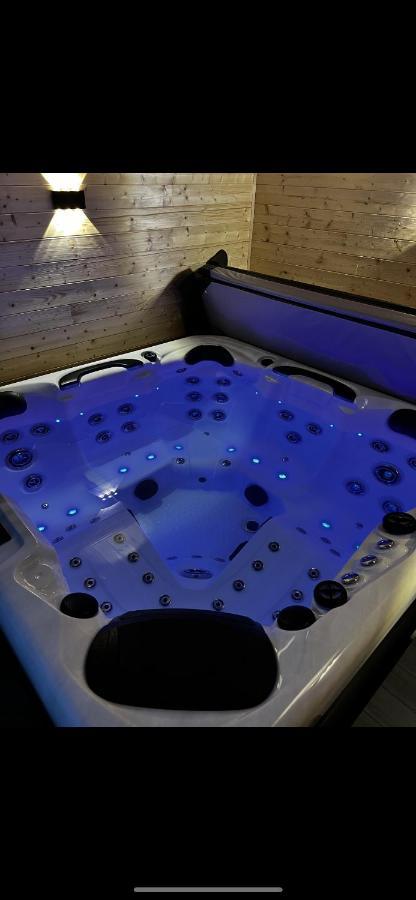 Les Suites De Stanislas Jacuzzi & Spa Nancy Esterno foto