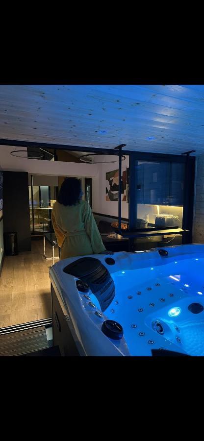 Les Suites De Stanislas Jacuzzi & Spa Nancy Esterno foto