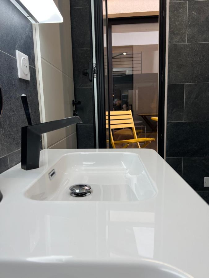 Les Suites De Stanislas Jacuzzi & Spa Nancy Esterno foto