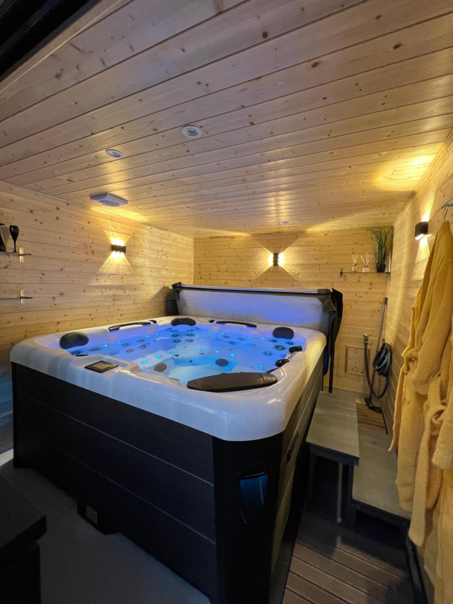 Les Suites De Stanislas Jacuzzi & Spa Nancy Esterno foto